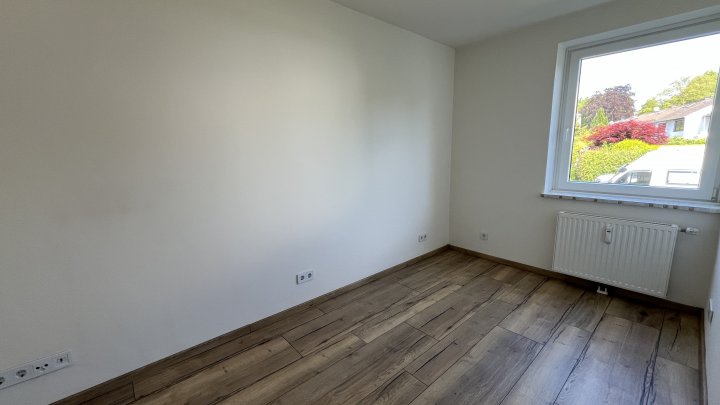 Abseits der Hauptstraße - perfekt geschnitten, gepflegt und mit Balkon zu Sonne