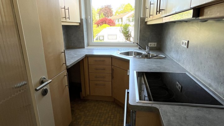 Abseits der Hauptstraße - perfekt geschnitten, gepflegt und mit Balkon zu Sonne