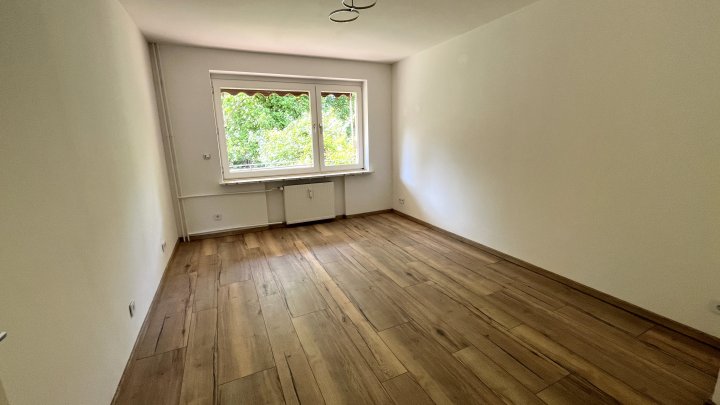 Abseits der Hauptstraße - perfekt geschnitten, gepflegt und mit Balkon zu Sonne