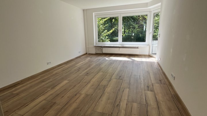 Abseits der Hauptstraße - perfekt geschnitten, gepflegt und mit Balkon zu Sonne