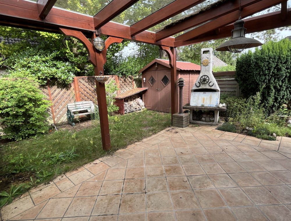 Überdachte Westterrasse
