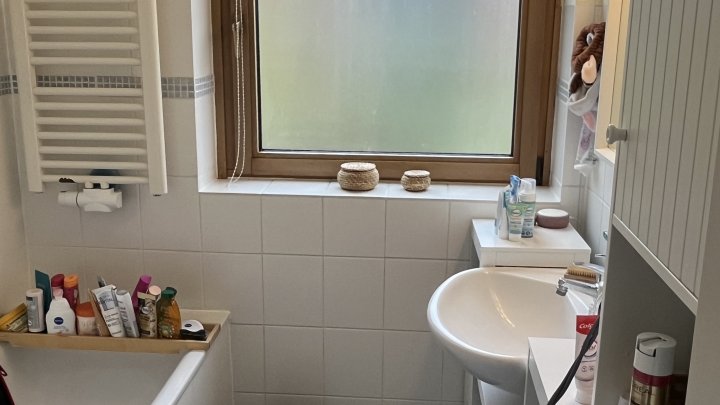 Nur ein Katzensprung zum Alsterlauf und ins AEZ – bestens geschnittenes Zuhause mit Westbalkon