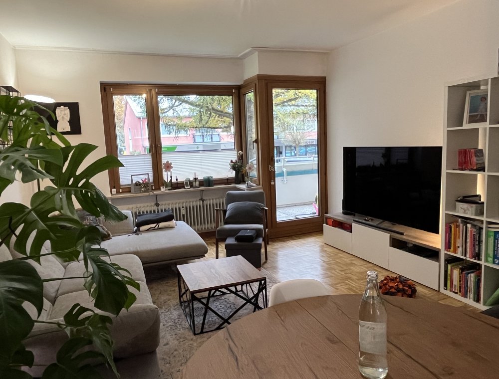 Wohn-/Esszimmer mit Westbalkon