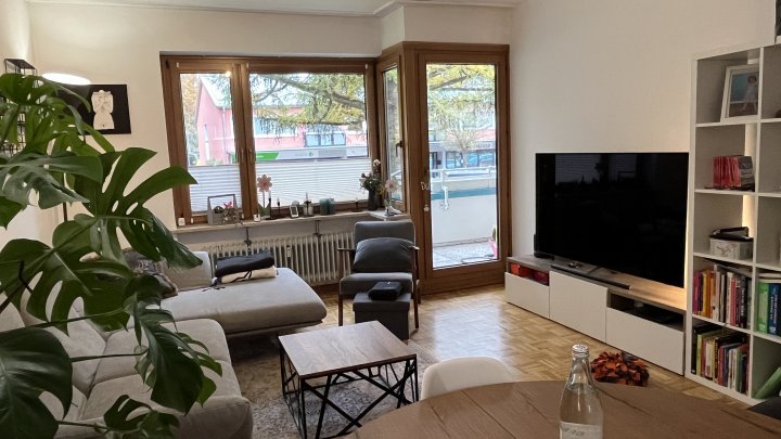 Nur ein Katzensprung zum Alsterlauf und ins AEZ – bestens geschnittenes Zuhause mit Westbalkon