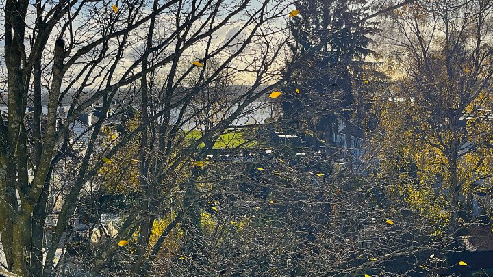 Was gefällt Ihnen besser? Ein oder zwei gemütliche Zimmer mit Velux-Cabrio und herrlichem Weitblick