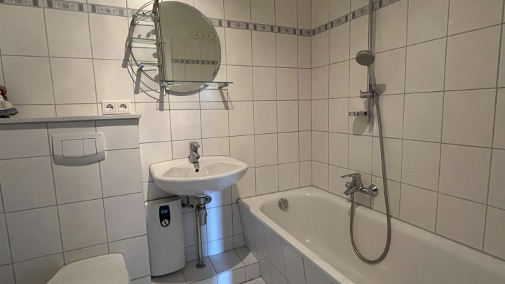 Verschiedene Optionen inklusive - Herrlich ruhig, zwei Balkone und KFZ-Stellplatz neben dem Haus