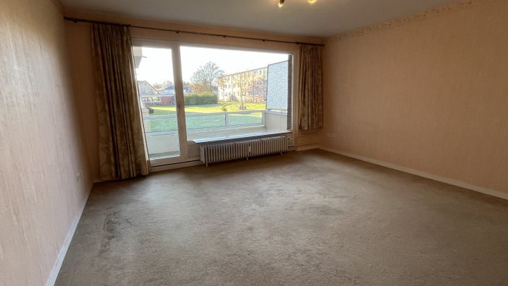 Verschiedene Optionen inklusive - Herrlich ruhig, zwei Balkone und KFZ-Stellplatz neben dem Haus