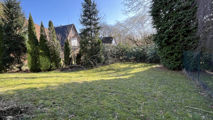 Sonnenterrasse, Kamin und herrlicher Gartenblick – sanierungsbedürftiges Zuhause in Marienthal