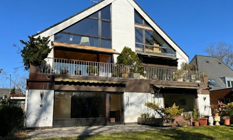 Sonnenterrasse, Kamin und herrlicher Gartenblick – sanierungsbedürftiges Zuhause in Marienthal