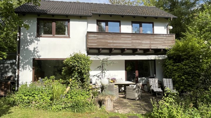 Keine Käufercourtage - Liebevoll gestaltetes Zuhause mit Garten wie ein kleiner Park