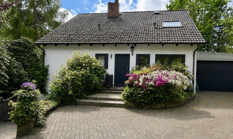 Keine Käufercourtage - Liebevoll gestaltetes Zuhause mit Garten wie ein kleiner Park