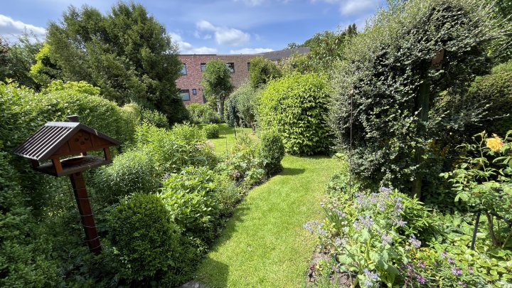 Gemütliches und gepflegtes Zuhause mit Gartenparadies zur Sonne und hervorragender Infrastruktur
